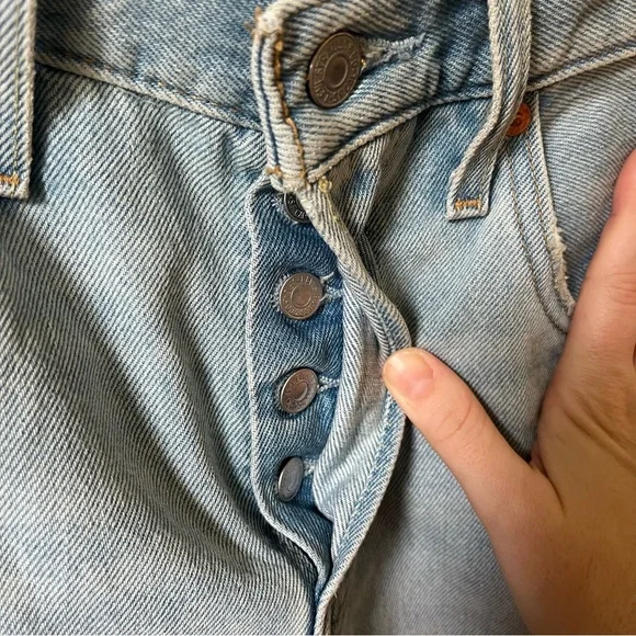 Levi's 501 Jean Shorts - Picture 4 of 4